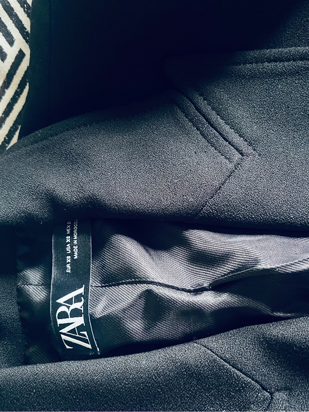 Zara Black Double-Breasted Blazer with Gold Buttons - Picture 4 of 4